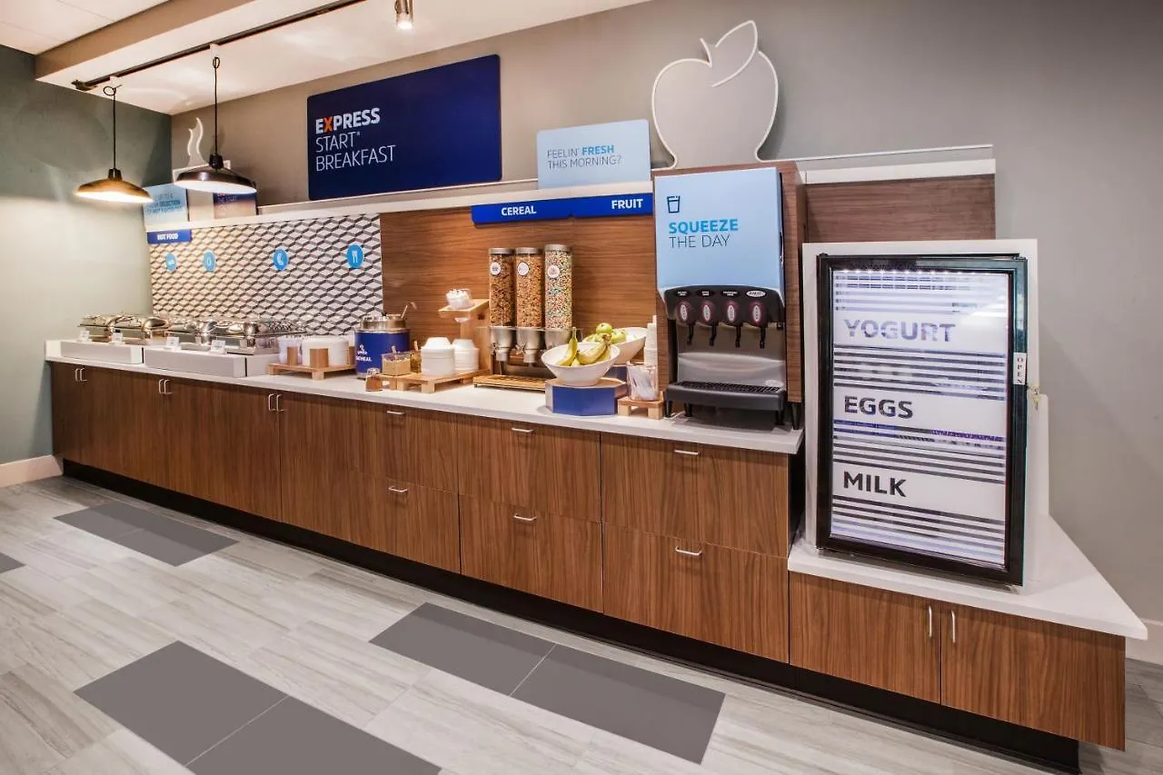 Holiday Inn Express & Suites Charlotte - Ballantyne By Ihg 3*,